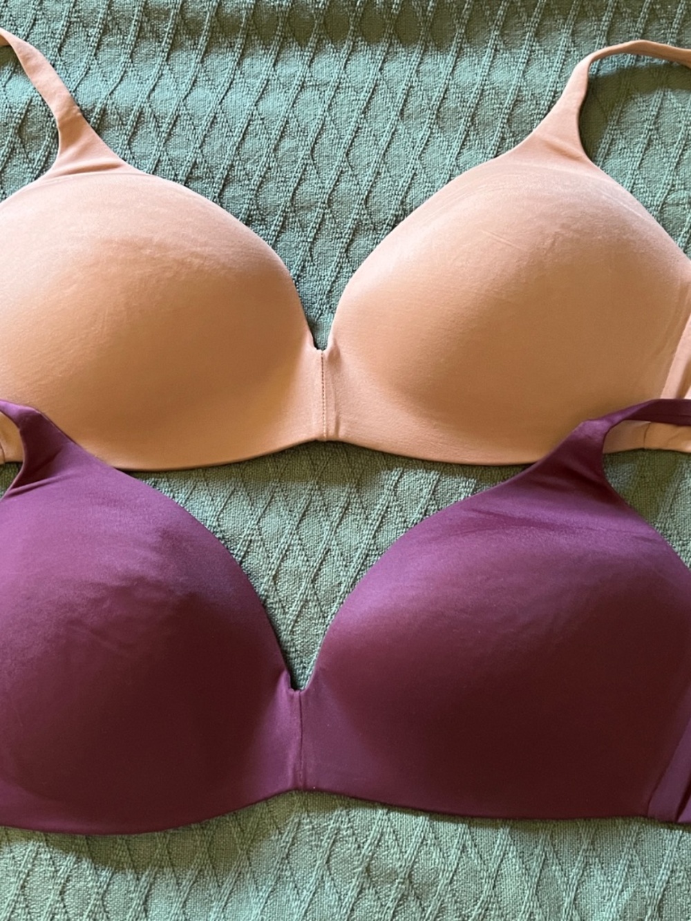 NWOT SET of 2 VICTORIA SECRET BRAS 34D ~BODY BY VICTORIA IPEX NO WIRE~ PERFECT!